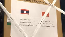 35 chuyên gia y tế Việt Nam sang Lào hỗ trợ chống dịch COVID-19