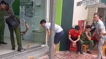 Tên cướp nổ súng vào bảo vệ ngân hàng rồi tẩu thoát