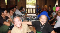 Kỷ lục không tin nổi của người đàn bà có 100 con, cháu ở Yên Bái