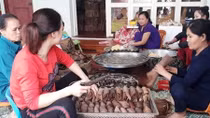 Về làng Mía học… gói bánh gai