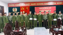  Cao đẳng CSND 1 tặng quà CBCS Công an tỉnh Hà Tĩnh bị thiệt hại do lũ