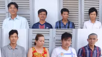 Chống người thi hành công vụ, giải thoát con bạc