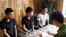Bắt các đối tượng côn đồ chém người tại quán nhậu