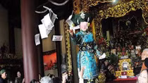 "Đồng cô, bóng cậu" và những màn kịch lừa đảo