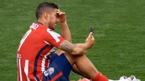 Luis Suarez - thanh bảo kiếm của Simeone, nỗi đau của Barca