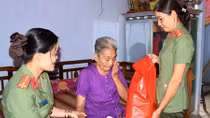 Những việc làm nghĩa tình của phụ nữ Công an Trà Vinh