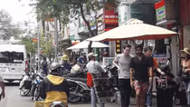 Nguy cơ mất khách du lịch vì nạn hàng rong, "chặt chém"