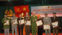 Câu lạc bộ Sỹ quan Công an hưu trí chúc thọ các hội viên 