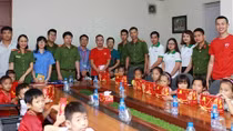 Học viện CSND mang Tết Trung thu đến với các bệnh nhi 