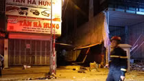 Sập giàn giáo, ít nhất 4 người thương vong