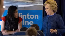 Ông Donald Trump thu hẹp khoảng cách với bà Hillary Clinton nhờ vụ bê bối thư điện tử