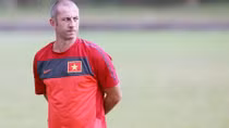 Huấn luyện viên Guillaume Graechen trả nợ