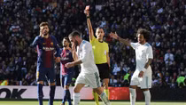 Trọng tài có thiên vị Barca khi không cho Real hưởng phạt đền?