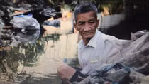 Hành trình làm sạch dòng kênh của lão "gàn xà bần"