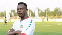 Tiền vệ người Cameroon thỏa ước mơ chơi bóng ở sân đấu 5 sao Việt Nam 