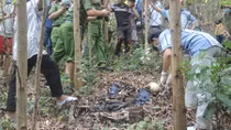 Đi lấy mật ong trên rừng phát hiện bộ xương người