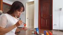 Cô gái 9X đam mê với… nghề mộc