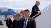 Hàng rào an ninh bảo vệ Tổng thống Donald Trump khi công du nước ngoài