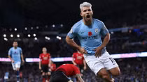 Aguero bị ném đá dữ dội vì kiểu tóc lạ thường