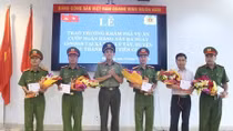 Lính hình sự ở cửa ngõ miền Tây