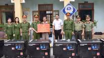 Tặng máy phát điện, máy lọc nước cho học sinh và Công an huyện Nam Trà My