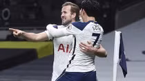 Xử đẹp Arsenal, Tottenham trở lại ngôi đầu bảng