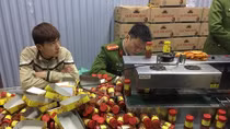Sản xuất hàng nghìn hộp sa tế giả đưa vào nhà hàng