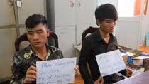 Đang "bốc"gần 200kg pháo nổ lên ô tô thì bị "tóm"