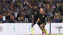 Malaysia lội ngược dòng thắng sát nút Singapore