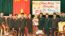 Thăm, tặng quà các đơn vị làm nhiệm vụ trên hai tuyến biên giới