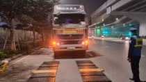 Xe quá tải, bị phạt 80 triệu đồng và tước phù hiệu 2 tháng