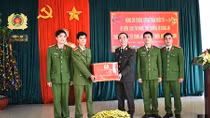 Thứ trưởng Trần Quốc Tỏ thăm và làm việc tại Công an huyện Kim Sơn