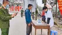 Công an Hà Nội tiếp tục xử lý người không đeo khẩu trang nơi công cộng