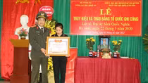 Trao bằng Tổ quốc ghi công Đại úy Sầm Quốc Nghĩa