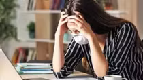 Ở nhà chồng nuôi hay dấn thân cho sự nghiệp?