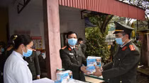 CA Ninh Bình phát 10.000 khẩu trang cho 100% CBCS