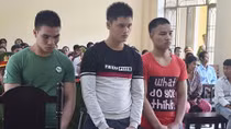 Nhóm teen vào khu nội trú ghẹo gái rồi giết bảo vệ