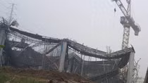 Sập giàn giáo kinh hoàng ở Hà Nội