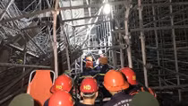 Giải cứu 5 công nhân trong vụ sập giàn giáo