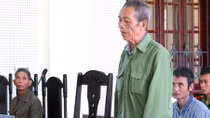 Cãi người sinh thành, con trai bị bố chém tử vong