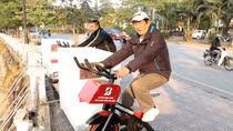  Người Hà Nội tranh thủ đạp xe tập thể dục lọc nước hồ