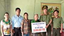 Chia sẻ khó khăn với 2 bà mẹ chiến sĩ năm xưa