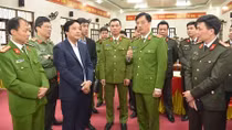 Lãnh đạo Bộ Công an kiểm tra việc cấp CCCD gắn chíp điện tử tại Phú Thọ