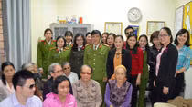  Công an Hải Phòng tặng quà Hội người mù