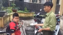 Học sinh lớp 4 nộp 3 triệu đồng nhặt được cho Công an