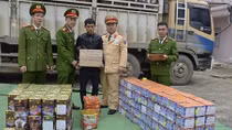 Giấu nửa tấn pháo nổ trong lốp và thùng xăng ô tô