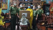 Công an Bắc Giang tặng 4 nghìn khẩu trang cho các cơ sở tôn giáo
