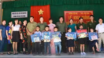 Mang yêu thương đến với trẻ em vùng lũ Quan Hóa ngày khai trường