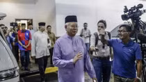 Cựu Thủ tướng Malaysia Najib Razak bị thẩm vấn
