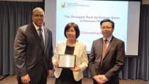 Vietcombank tiếp tục được The Asian Banker trao giải thưởng Ngân hàng mạnh nhất Việt Nam